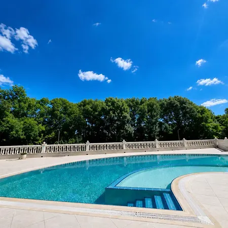 Апартаменти South Bay With Pool And Варна